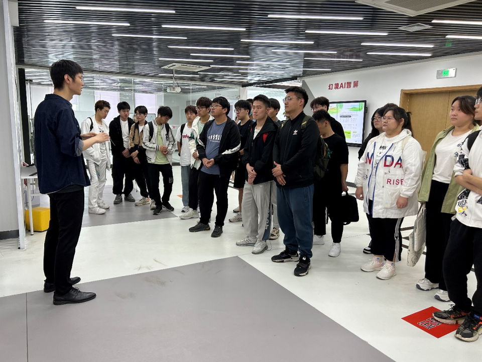 幻境智能工程微專業(yè)正式開班，XR+AI人才培養(yǎng)示范基地揭牌